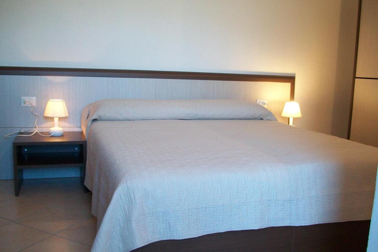 Bed and Breakfast Domo - Guest-House Il Nespolo Fiorito Orosei Exterior foto